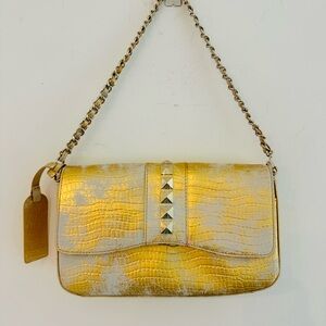 Riki Rosetta Womens Distressed Rock Stud Leather Purse Chain Bag Gold